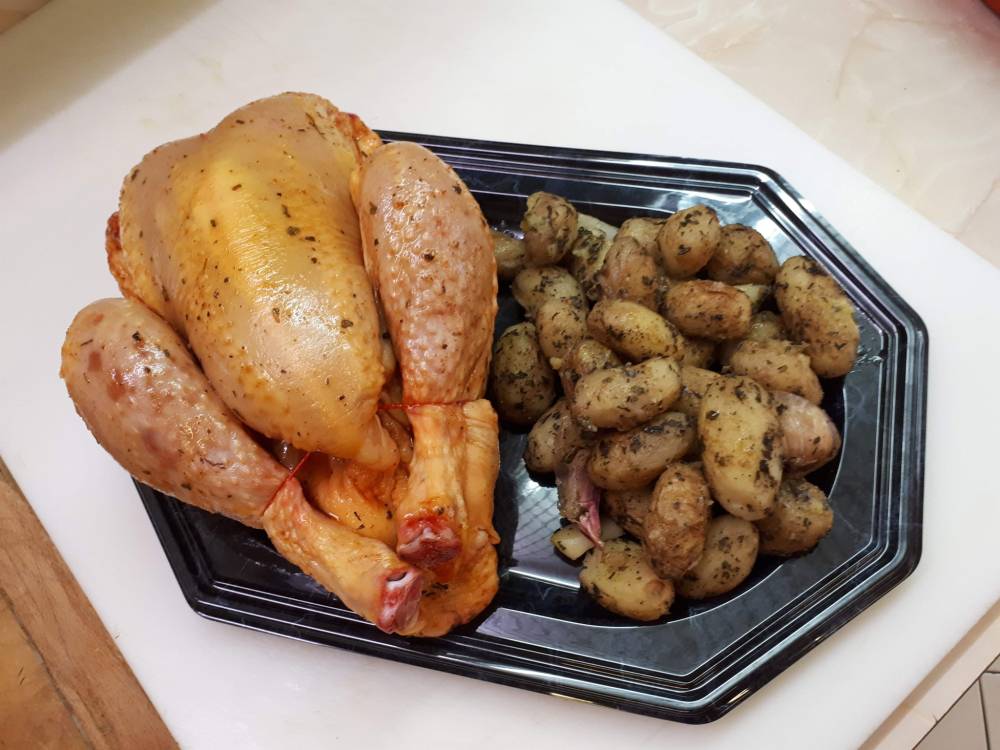 Poulet cru et pommes de terre rôties