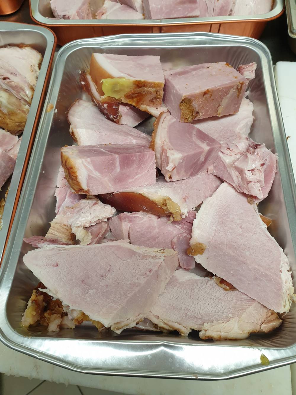 Viande de porc rôtie et découpée
