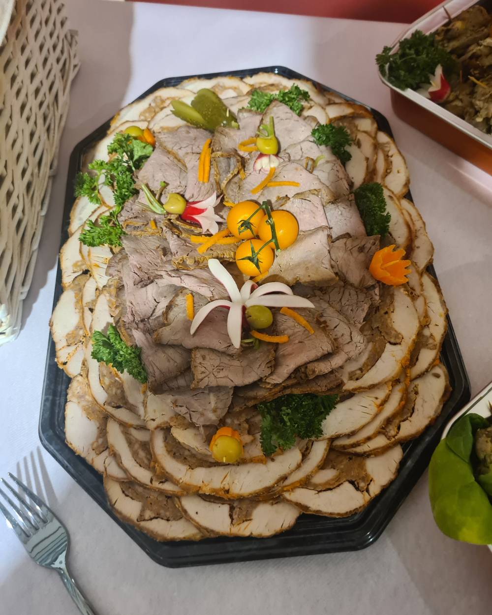 Planche de viandes de boeuf et de dinde cuites